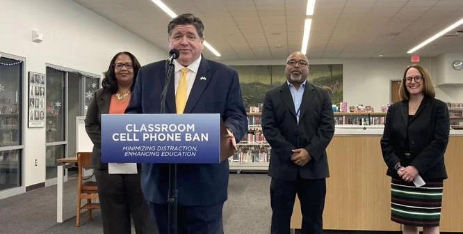 Education majors disagree with the Illinois phone ban